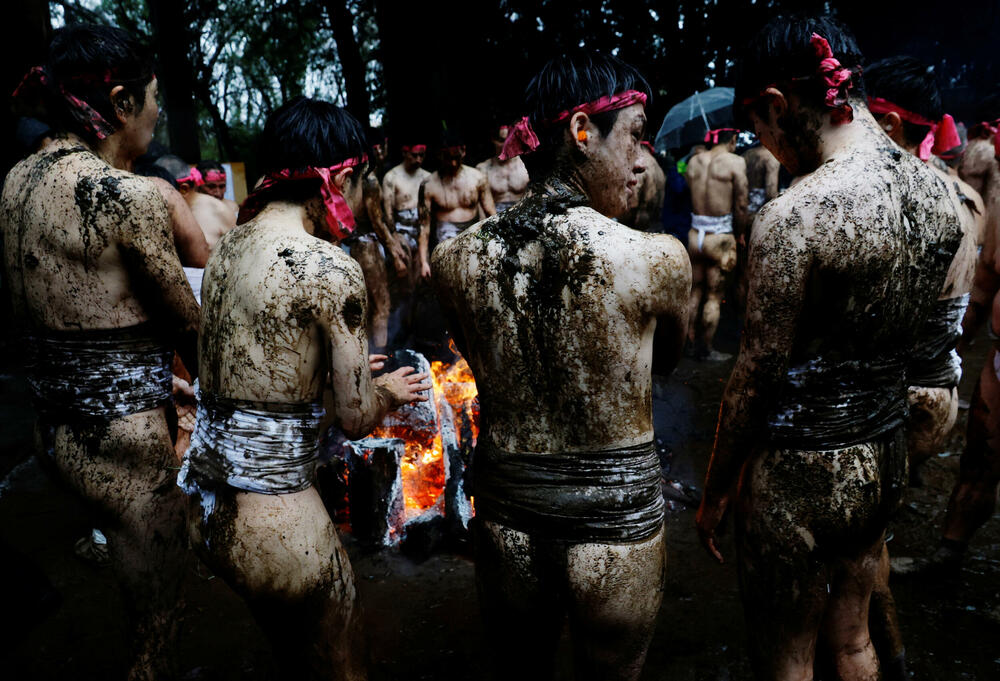 <p>Obred potiče iz vremena kada su stanovnici Varabija, sela smještenog među njivama i pirinčanim poljima, rvali se u rižinim poljima</p>