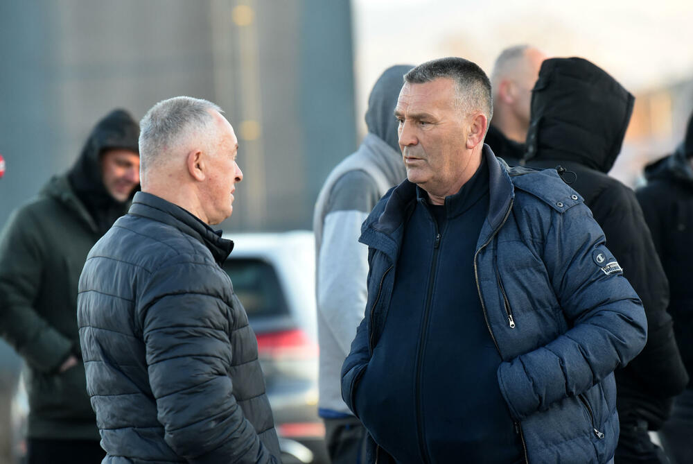 <p>Na nove, radikalnije proteste odlučili su se zbog, kako tvrde, pronalaska "opasnog otpada - knacerogenih anoda iz nekadašnjeg Kombinata aluminijuma u iskopima postrojenja"</p>