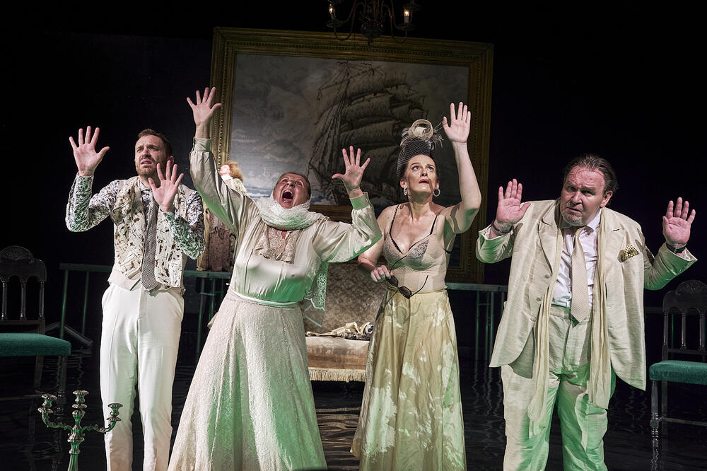 Iz predstave "Ćelava pjevačica", Foto: CZK TIVAT