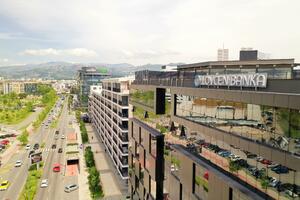 Zetagradnja stekla dodatnih 42% akcija u Lovćen banci AD,...