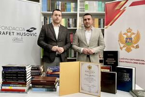 Knjige iz lične biblioteke Rafeta Husovića uručili Fondu za...