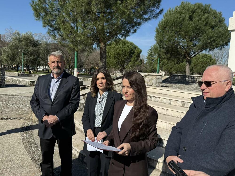 <p>"Pronađeni su posmrtni ostaci samo četiri žrtve. Ova otmica nije bila slučajnost, planirana je u državnom vrhu tadašnje Savezne republike Jugoslavije. Na to upućuju svjedočenja i priznanja onih lica kojima je suđeno za ovaj zločin" kazala je Dženana Kuč</p>