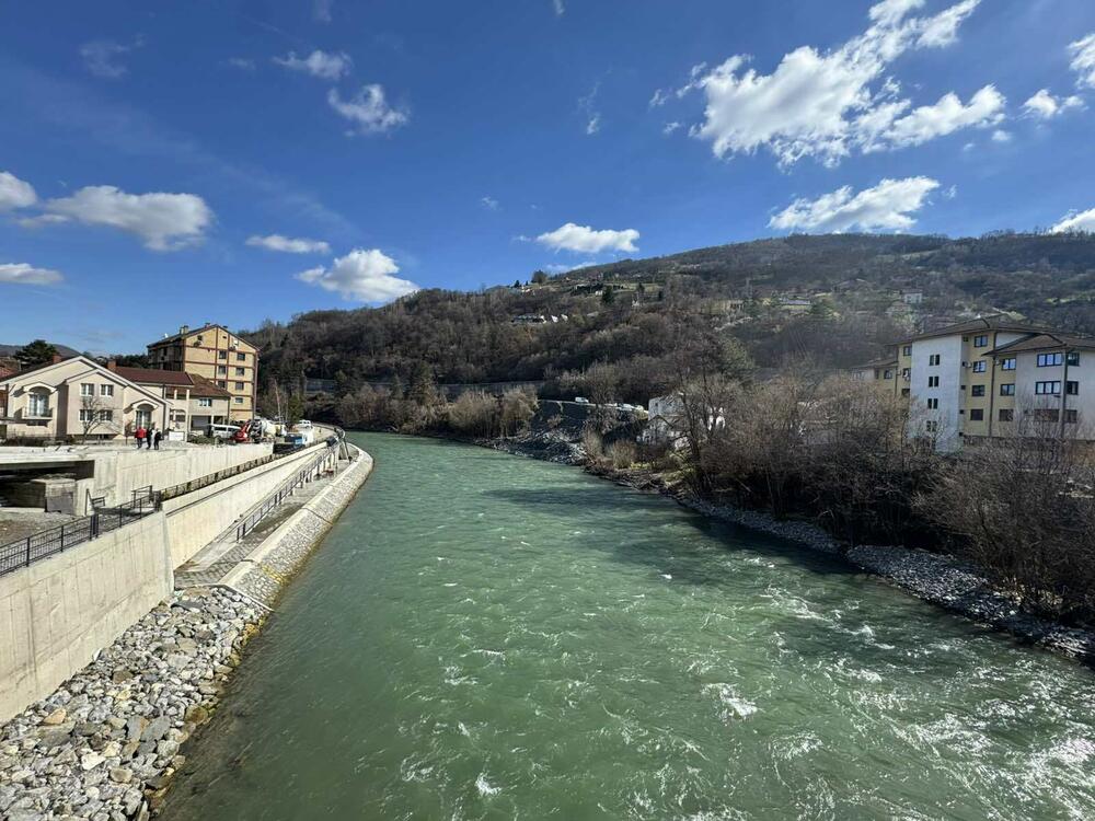 Voda izazavala klizišta na drugoj strani