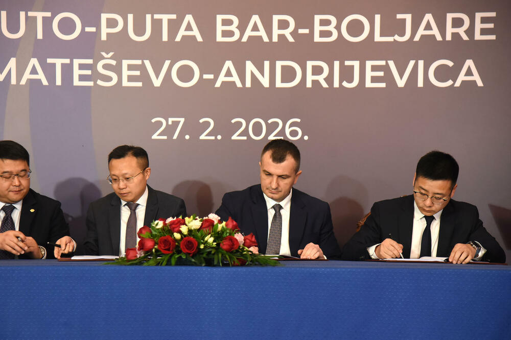 Potpisivanje ugovora, Foto: Luka Zeković