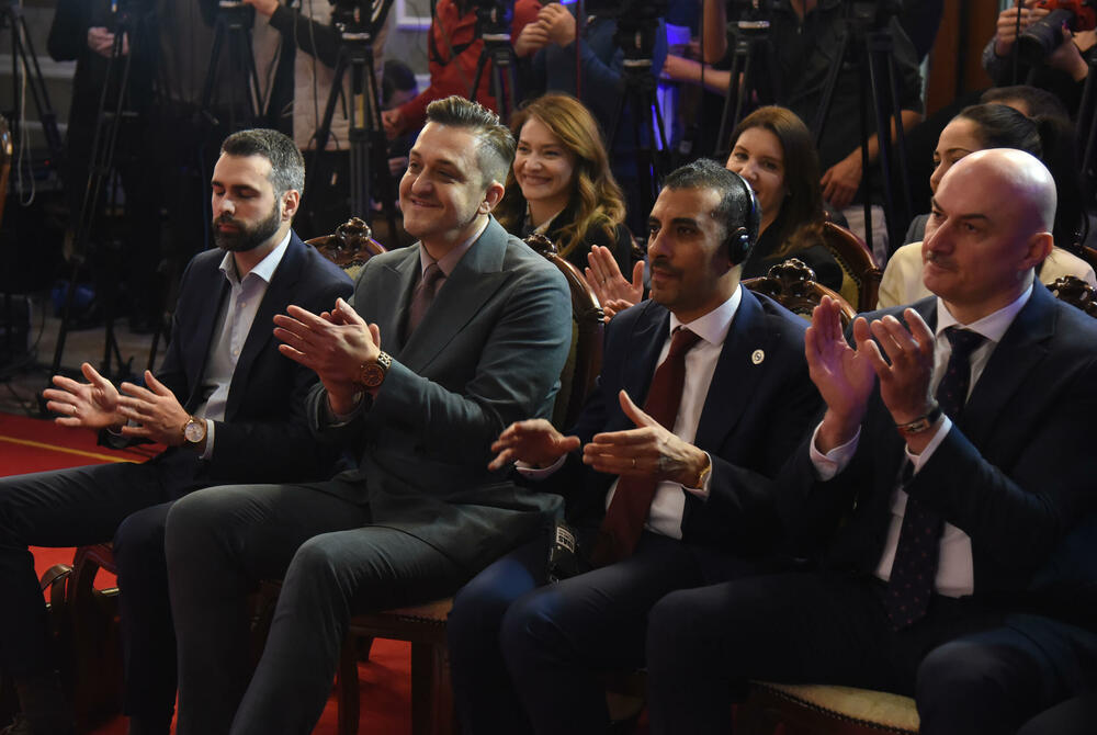 <p>Trasa je duga oko 23 kilometra, a finansiraće se iz državne kase, kroz kredit od 200 miliona kod Evropske banke za obnovu i razvoj (EBRD) i grant Evropske unije od 150 miliona eura</p>