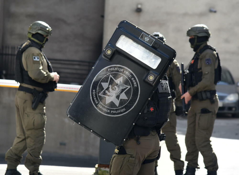 <p>Prema saznanjima Vijesti, inspektori će pretresti imovinu Aca Đukanovića</p>