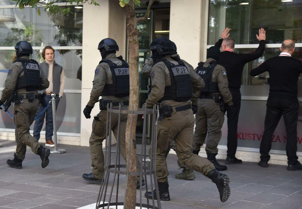 <p>Prema saznanjima Vijesti, inspektori će pretresti imovinu Aca Đukanovića</p>