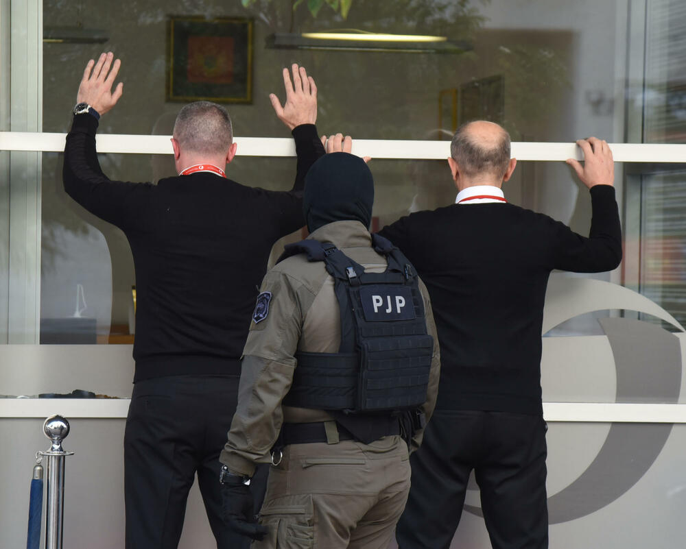 <p>Prema saznanjima Vijesti, inspektori će pretresti imovinu Aca Đukanovića</p>