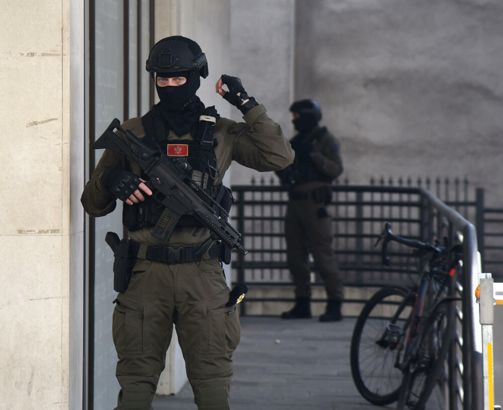 <p>Prema saznanjima Vijesti, inspektori će pretresti imovinu Aca Đukanovića</p>