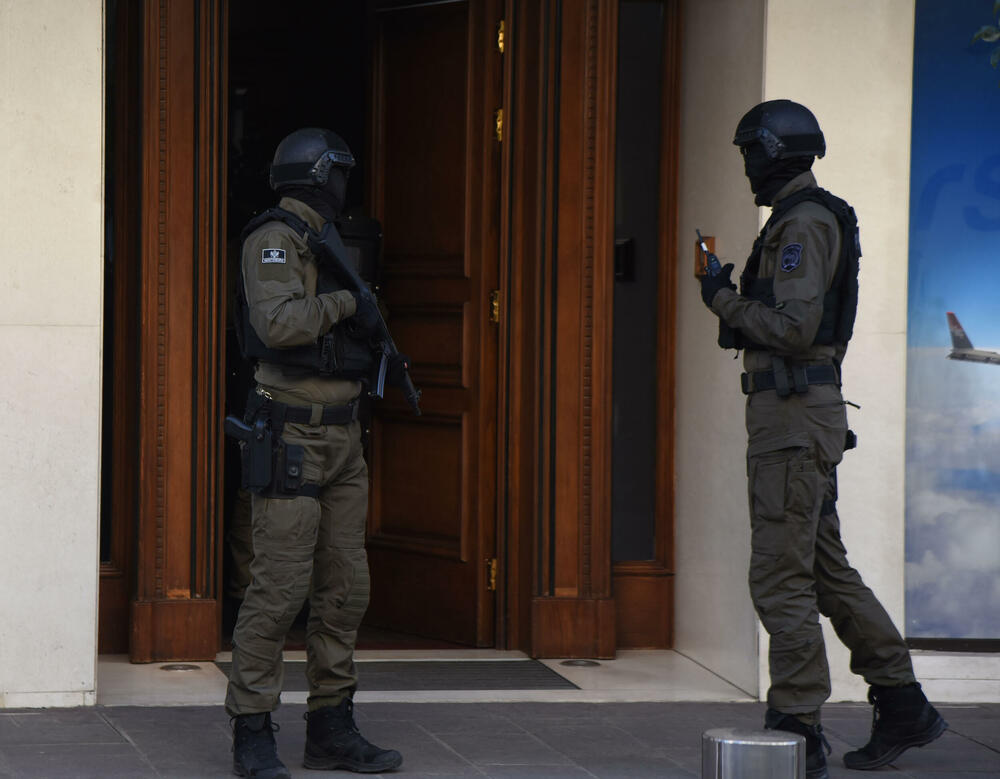 <p>Prema saznanjima Vijesti, inspektori će pretresti imovinu Aca Đukanovića</p>