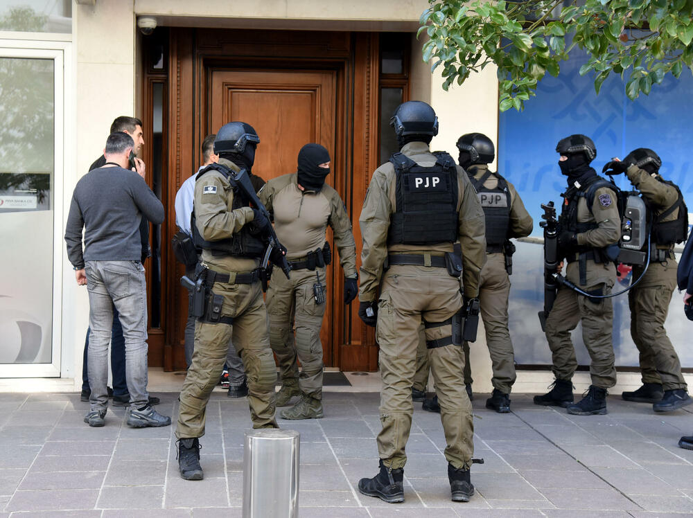 <p>Prema saznanjima Vijesti, inspektori će pretresti imovinu Aca Đukanovića</p>