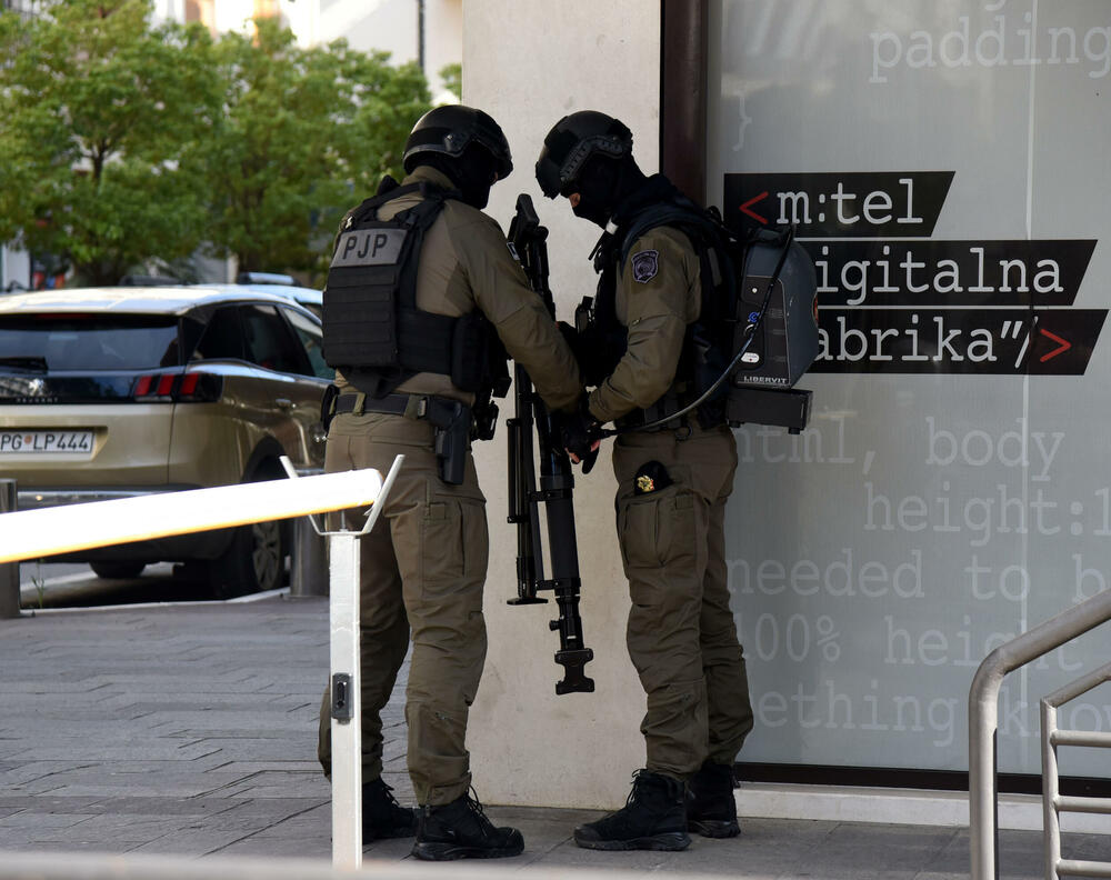 <p>Prema saznanjima Vijesti, inspektori će pretresti imovinu Aca Đukanovića</p>