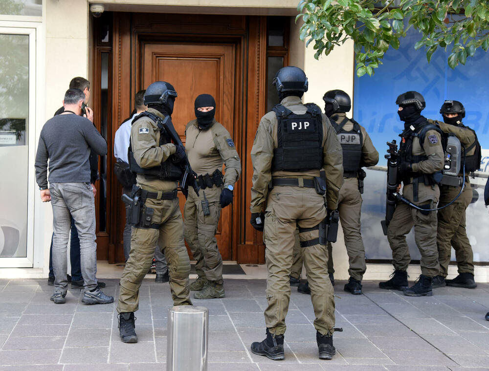 <p>Prema saznanjima Vijesti, inspektori će pretresti imovinu Aca Đukanovića</p>