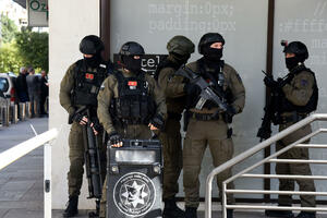 FOTO/VIDEO Pretres stana Aca Đukanovića u Podgorici i kuće u...