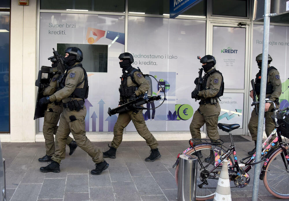 <p>Prema saznanjima Vijesti, inspektori će pretresti imovinu Aca Đukanovića</p>