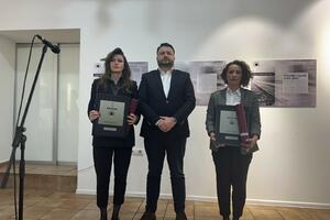 Uručena nagrada Tomo Buzov, otvorena izložba članaka o otmici u...