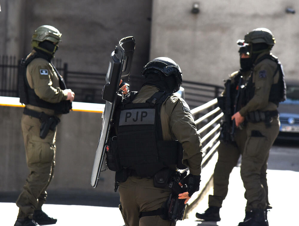 <p>Policijski inspektori će u Nikšiću nastaviti sa pretresom kuće brata bivšeg predsjednika države</p>