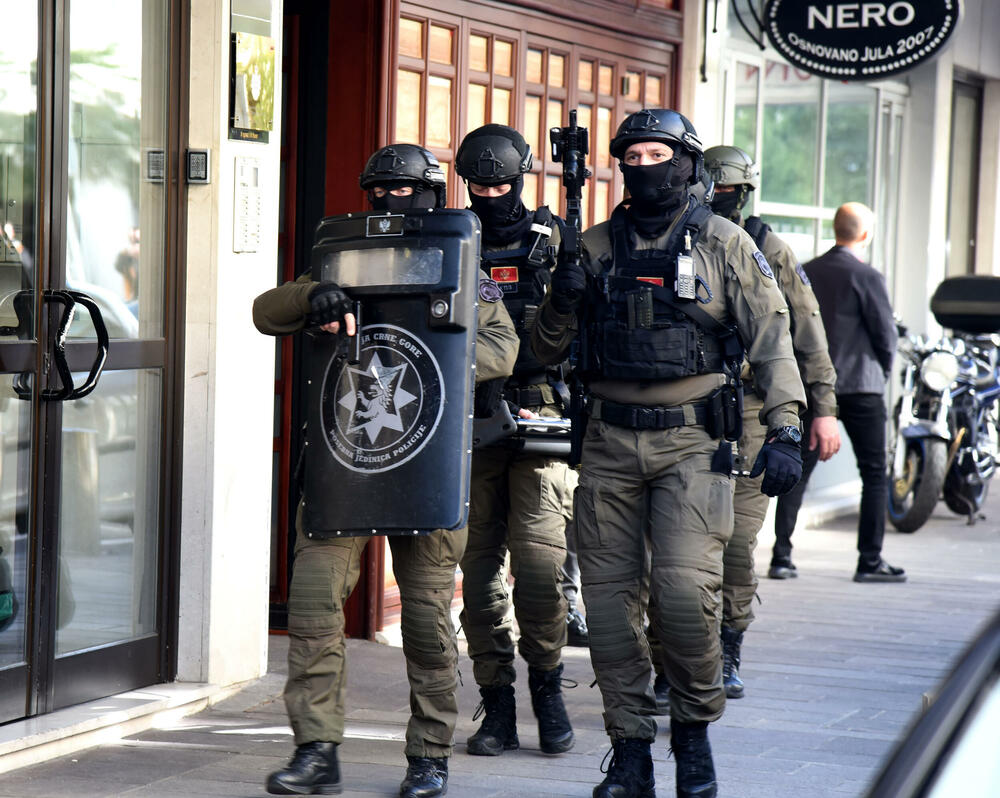 <p>Policijski inspektori će u Nikšiću nastaviti sa pretresom kuće brata bivšeg predsjednika države</p>