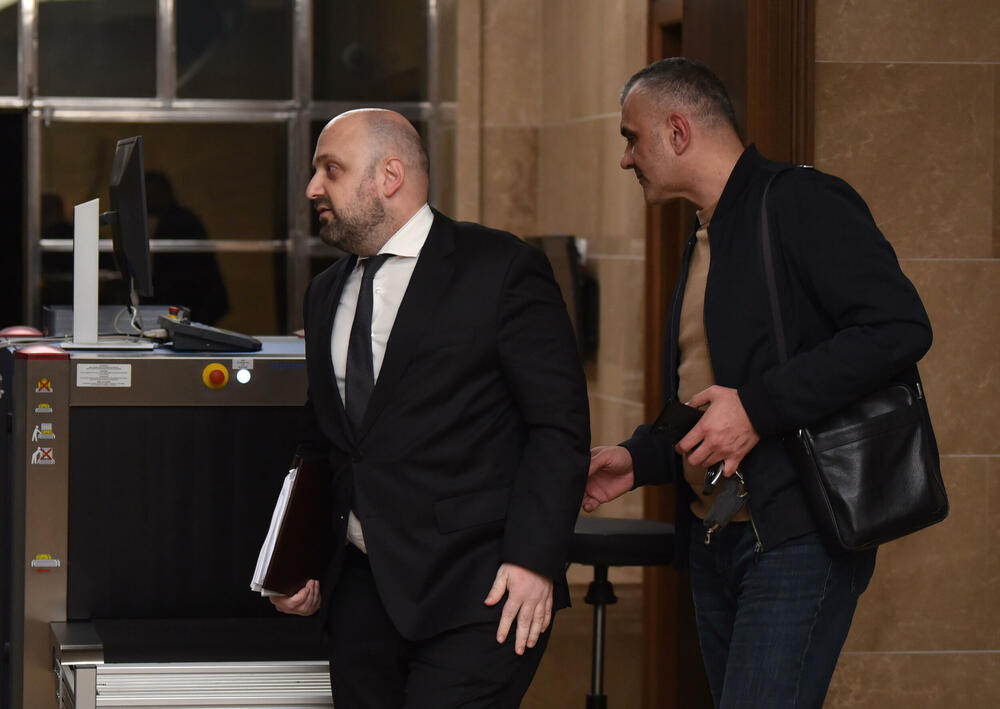 <p>Sjednica na kojoj će se raspravljati o ta dva zakona biće održana 6. marta.</p>  <p>"Naporno smo razgovarali, tražili kompromis, i mislim da je ovo kompromis koji kuću gradi", kazao je šef parlamenta Andrija Mandić</p>