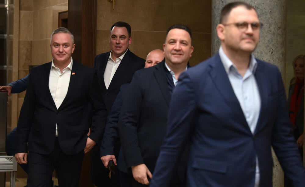 <p>Sjednica na kojoj će se raspravljati o ta dva zakona biće održana 6. marta.</p>  <p>"Naporno smo razgovarali, tražili kompromis, i mislim da je ovo kompromis koji kuću gradi", kazao je šef parlamenta Andrija Mandić</p>