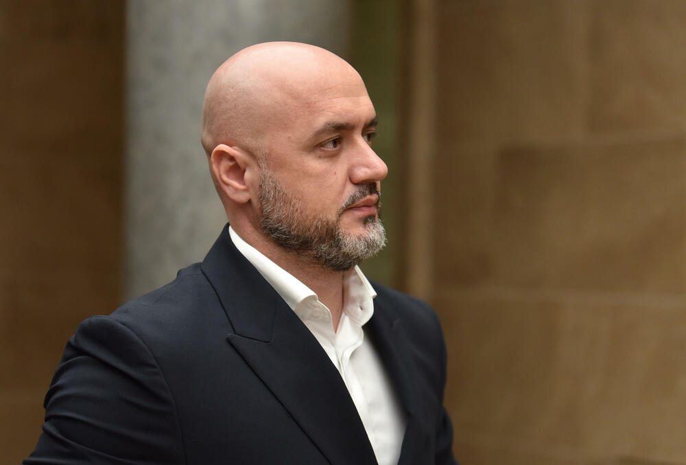 <p>Sjednica na kojoj će se raspravljati o ta dva zakona biće održana 6. marta.</p>  <p>"Naporno smo razgovarali, tražili kompromis, i mislim da je ovo kompromis koji kuću gradi", kazao je šef parlamenta Andrija Mandić</p>