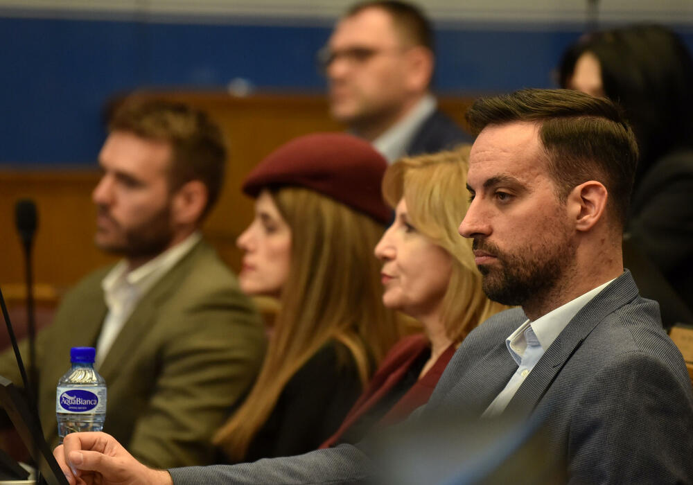 <p>Sjednica na kojoj će se raspravljati o ta dva zakona biće održana 6. marta.</p>  <p>"Naporno smo razgovarali, tražili kompromis, i mislim da je ovo kompromis koji kuću gradi", kazao je šef parlamenta Andrija Mandić</p>