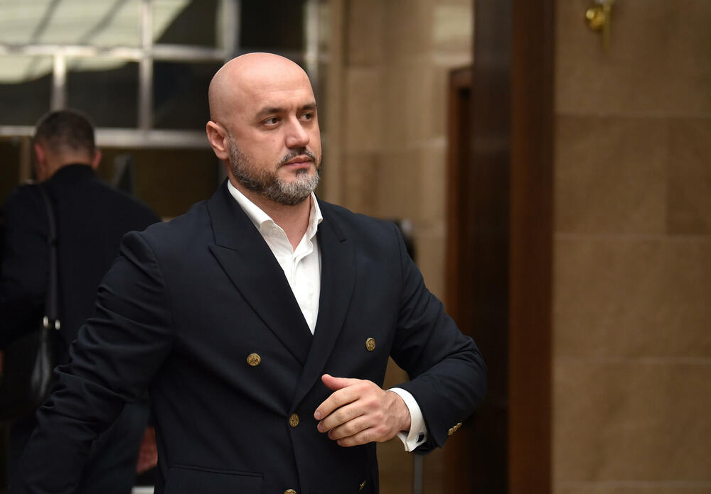 <p>Sjednica na kojoj će se raspravljati o ta dva zakona biće održana 6. marta.</p>  <p>"Naporno smo razgovarali, tražili kompromis, i mislim da je ovo kompromis koji kuću gradi", kazao je šef parlamenta Andrija Mandić</p>