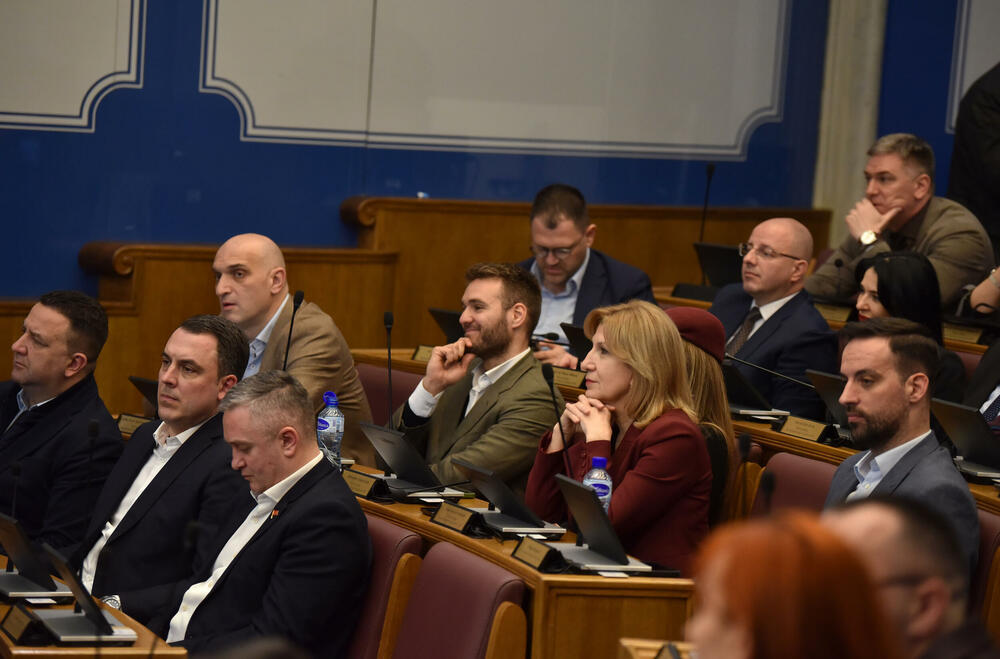 <p>Sjednica na kojoj će se raspravljati o ta dva zakona biće održana 6. marta.</p>  <p>"Naporno smo razgovarali, tražili kompromis, i mislim da je ovo kompromis koji kuću gradi", kazao je šef parlamenta Andrija Mandić</p>