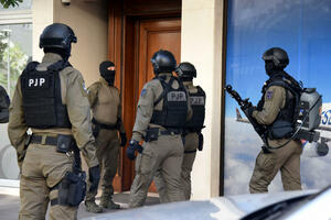 Satovi i registri zapeli za oko: Policija pretresla nekretnine Aca...