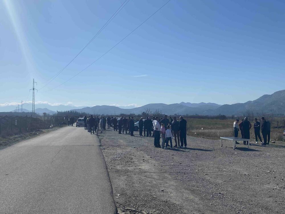 Građani počeli da se okupljaju