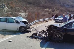 Tri osobe povrijeđene u udesu na putu Nikšić - Risan