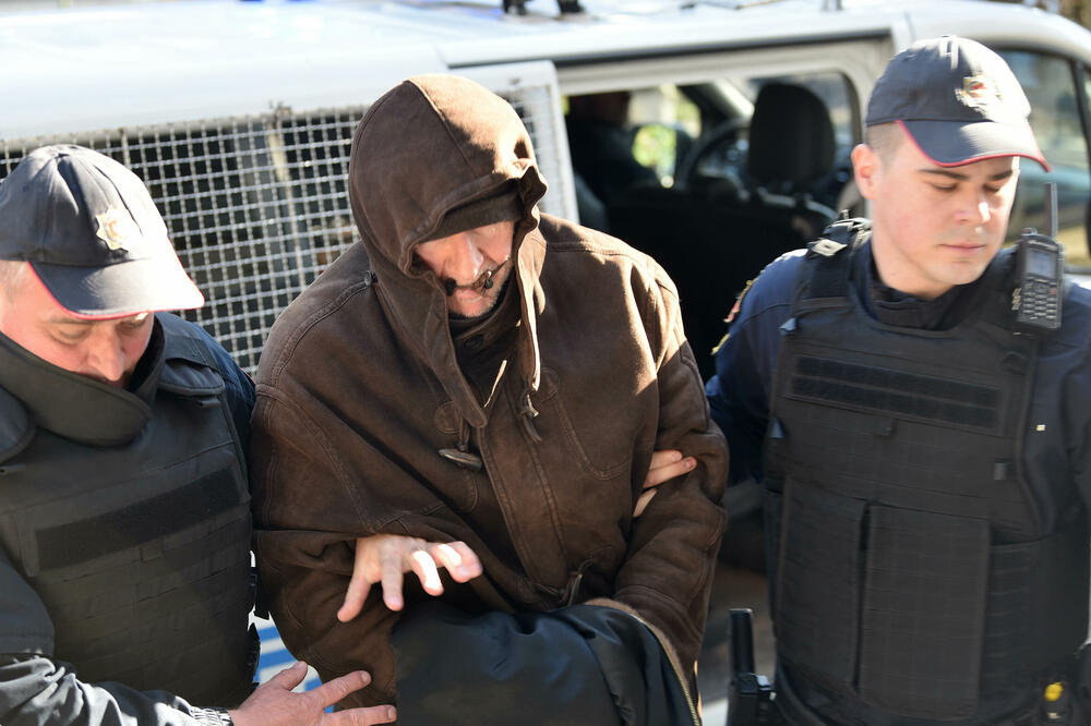 Privođenje Đukanovića, Foto: Boris Pejović