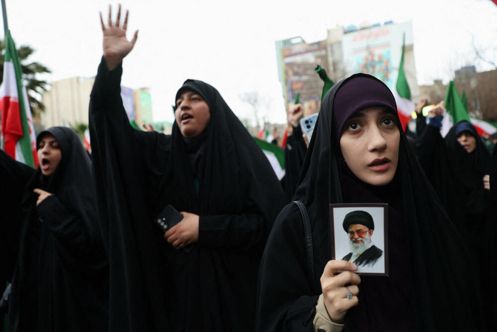 <p>Izrael saopštio da je pokrenuo "preventivni napad"</p>  <p>Iranski ministar vanjskih poslova Abas Aragči je rekao da je Iran "možda izgubio jednog ili dva komandanta". Takođe je naveo da je iranski vrhovni vođa, ajatolah Ali Hamnei, "živ", koliko je njemu poznato</p>