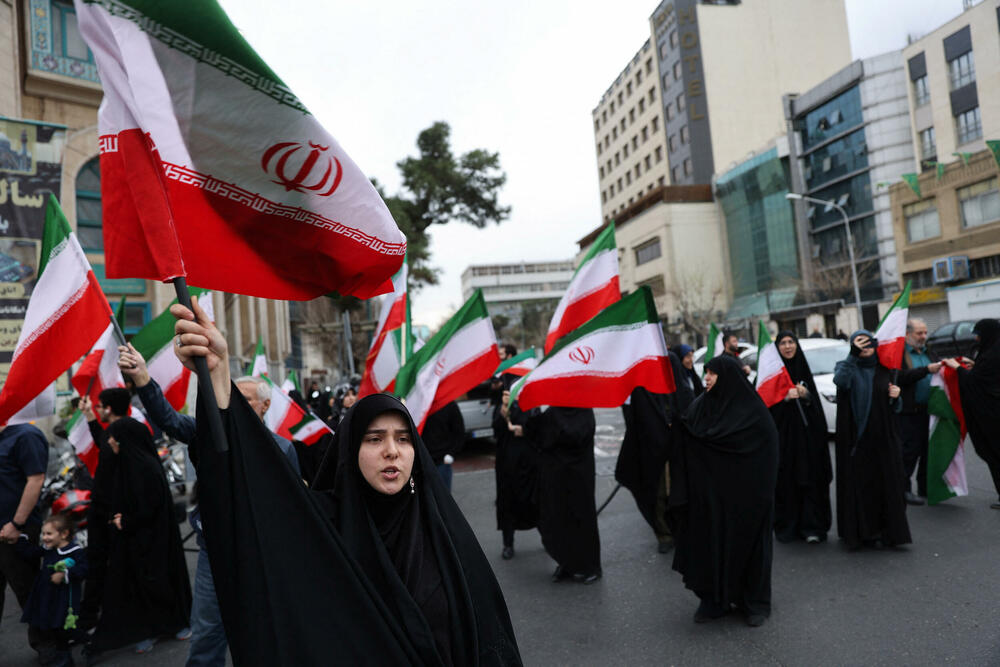 <p>Izrael saopštio da je pokrenuo "preventivni napad"</p>  <p>Iranski ministar vanjskih poslova Abas Aragči je rekao da je Iran "možda izgubio jednog ili dva komandanta". Takođe je naveo da je iranski vrhovni vođa, ajatolah Ali Hamnei, "živ", koliko je njemu poznato</p>