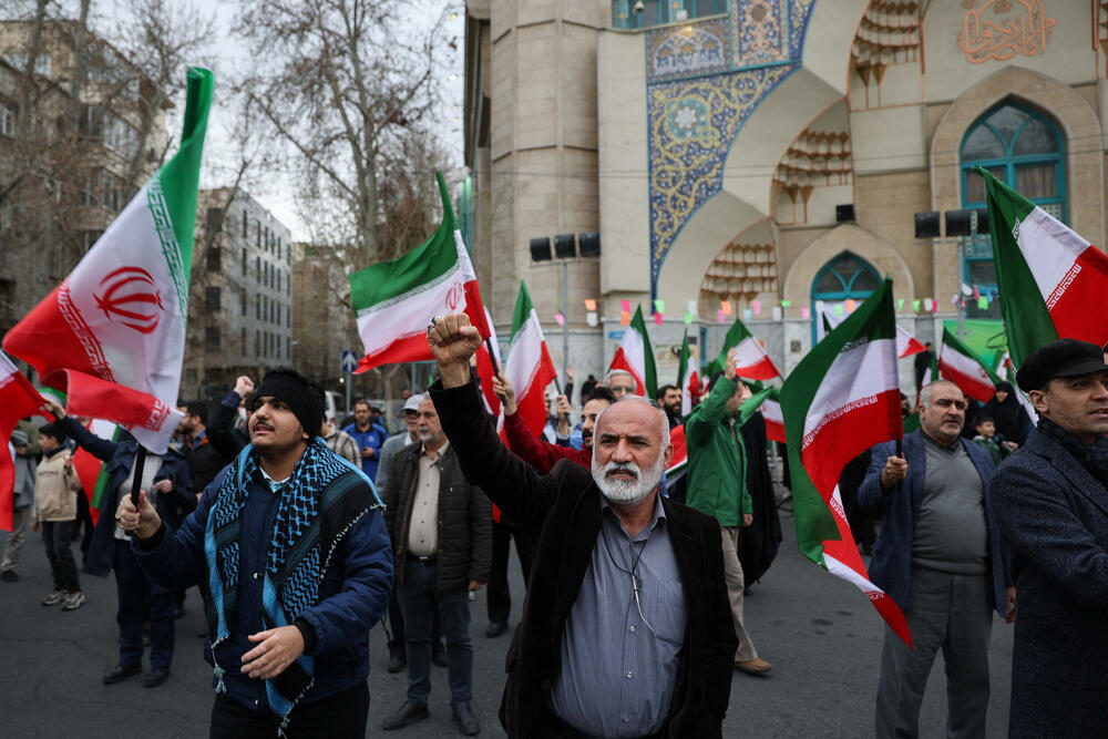 <p>Izrael saopštio da je pokrenuo "preventivni napad"</p>  <p>Iranski ministar vanjskih poslova Abas Aragči je rekao da je Iran "možda izgubio jednog ili dva komandanta". Takođe je naveo da je iranski vrhovni vođa, ajatolah Ali Hamnei, "živ", koliko je njemu poznato</p>