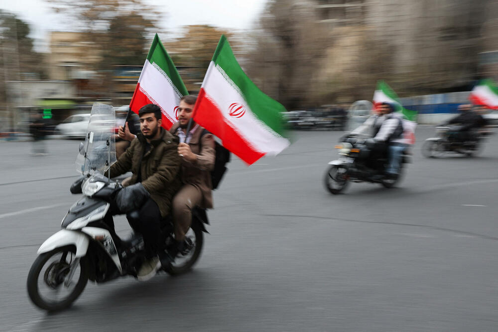 <p>Izrael saopštio da je pokrenuo "preventivni napad"</p>  <p>Iranski ministar vanjskih poslova Abas Aragči je rekao da je Iran "možda izgubio jednog ili dva komandanta". Takođe je naveo da je iranski vrhovni vođa, ajatolah Ali Hamnei, "živ", koliko je njemu poznato</p>