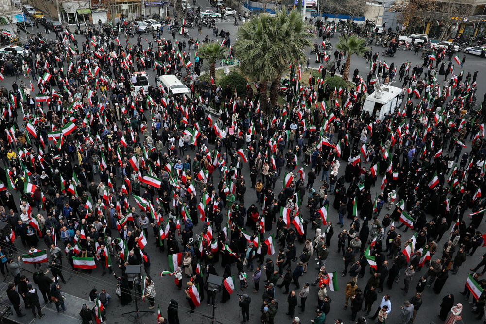 <p>Izrael saopštio da je pokrenuo "preventivni napad"</p>  <p>Iranski ministar vanjskih poslova Abas Aragči je rekao da je Iran "možda izgubio jednog ili dva komandanta". Takođe je naveo da je iranski vrhovni vođa, ajatolah Ali Hamnei, "živ", koliko je njemu poznato</p>