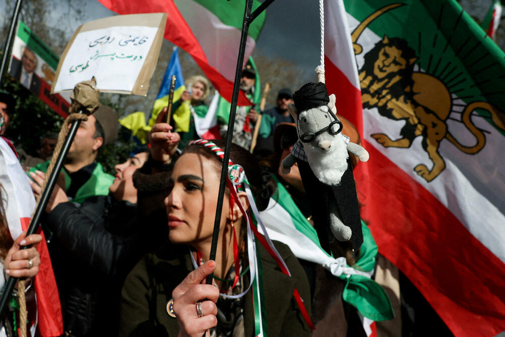 <p>Izrael saopštio da je pokrenuo "preventivni napad"</p>  <p>Iranski ministar vanjskih poslova Abas Aragči je rekao da je Iran "možda izgubio jednog ili dva komandanta". Takođe je naveo da je iranski vrhovni vođa, ajatolah Ali Hamnei, "živ", koliko je njemu poznato</p>