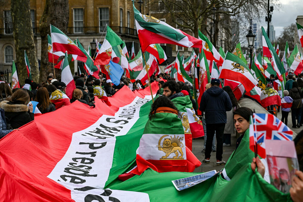 <p>Izrael saopštio da je pokrenuo "preventivni napad"</p>  <p>Iranski ministar vanjskih poslova Abas Aragči je rekao da je Iran "možda izgubio jednog ili dva komandanta". Takođe je naveo da je iranski vrhovni vođa, ajatolah Ali Hamnei, "živ", koliko je njemu poznato</p>