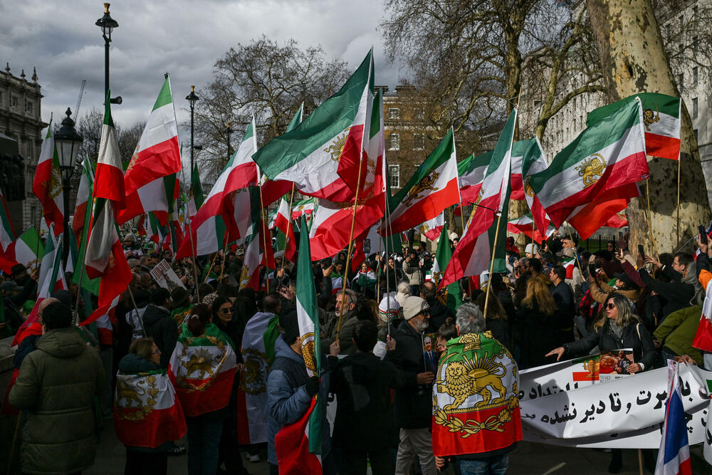 <p>Izrael saopštio da je pokrenuo "preventivni napad"</p>  <p>Iranski ministar vanjskih poslova Abas Aragči je rekao da je Iran "možda izgubio jednog ili dva komandanta". Takođe je naveo da je iranski vrhovni vođa, ajatolah Ali Hamnei, "živ", koliko je njemu poznato</p>