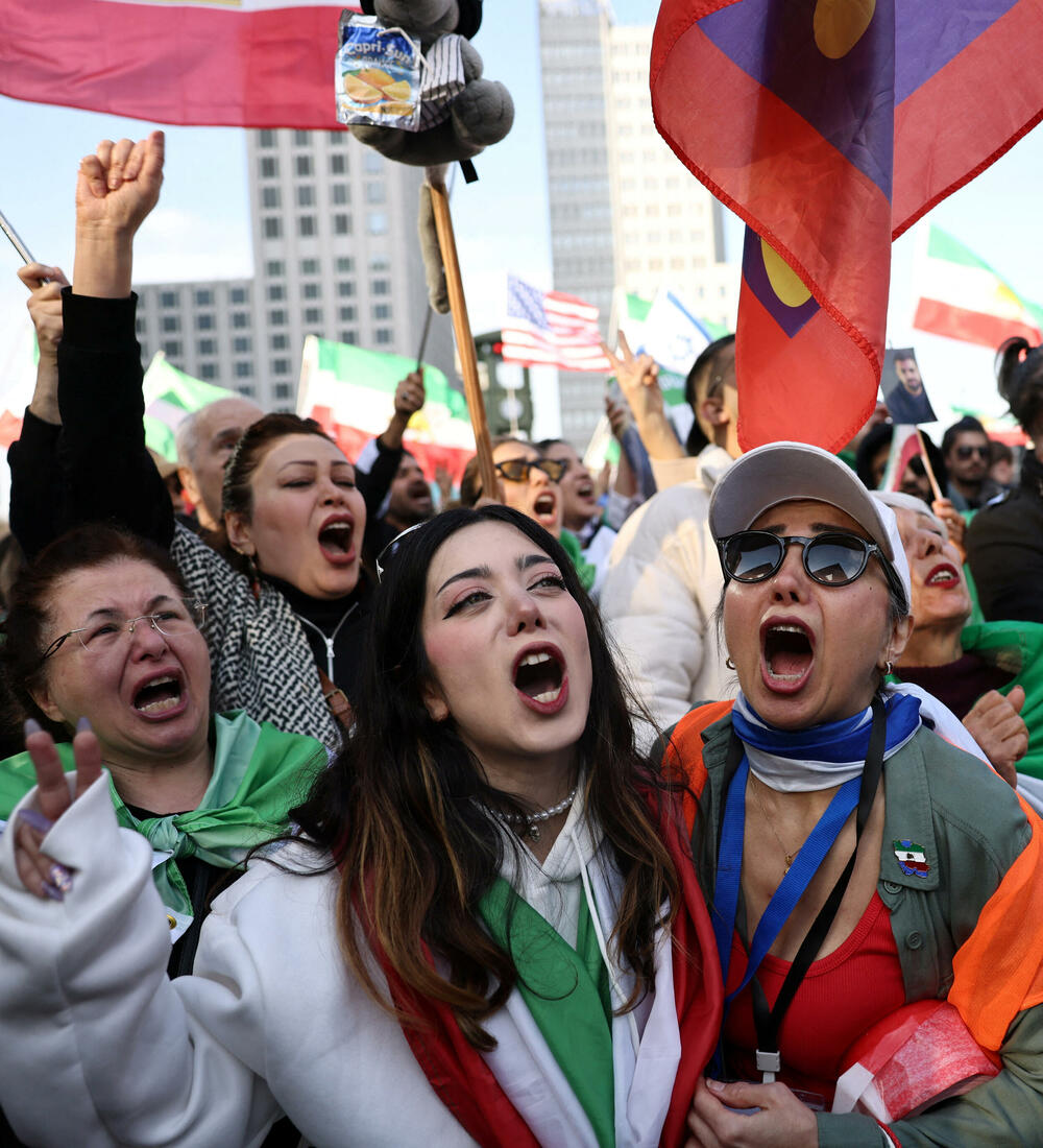 <p>Izrael saopštio da je pokrenuo "preventivni napad"</p>  <p>Iranski ministar vanjskih poslova Abas Aragči je rekao da je Iran "možda izgubio jednog ili dva komandanta". Takođe je naveo da je iranski vrhovni vođa, ajatolah Ali Hamnei, "živ", koliko je njemu poznato</p>