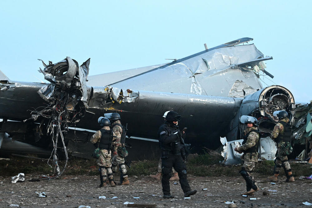 <p>Ministar odbrane Marselo Salinas je rekao da je avion "Herkules C-130" prevozio novoštampane novčanice bolivijske valute i da je prošle noći poslije sletanja skrenuo s piste aerodroma u El Altu, gradu kraj La Paza</p>