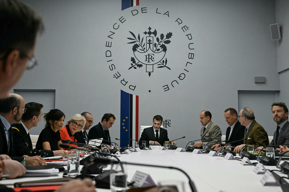 Emanuel Mkron predsjedava sjednicom Savjeta za nacionalnu odbranu, Foto: Rojters