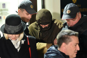 Puške Milove, municija policijska, a Aco Đukanović u betonjerci