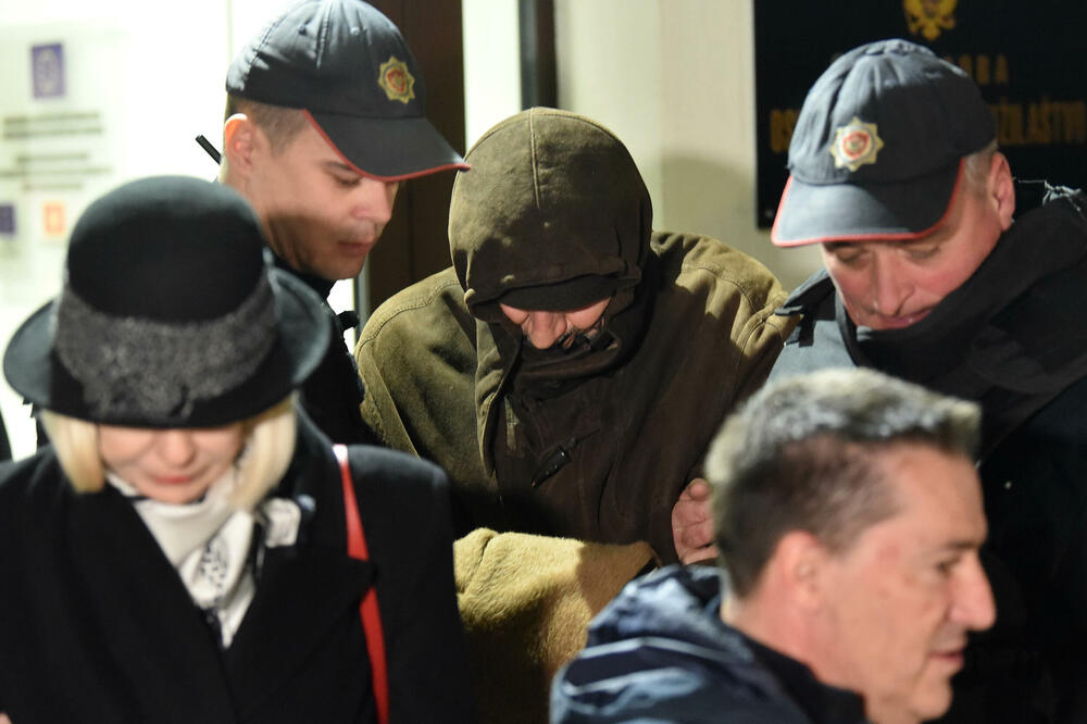 Izvođenje Đukanovića nakon saslušanja, Foto: Boris Pejović