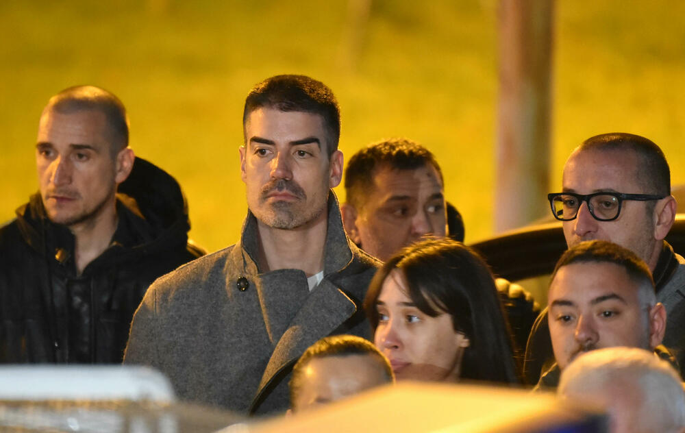 <p>Za municiju pronađenu kod Aca Đukanovića, advokat Martinović je kazao da su je najvjerovatnije zaboravili službenici Ministarstva unutrašnjih poslova (MUP) i Agencije za nacionalnu bezbjednost (ANB), koji su obezbjeđivali Mila Đukanovića</p>