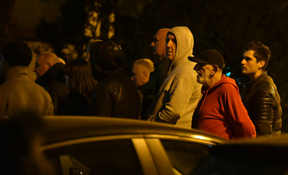 <p>Za municiju pronađenu kod Aca Đukanovića, advokat Martinović je kazao da su je najvjerovatnije zaboravili službenici Ministarstva unutrašnjih poslova (MUP) i Agencije za nacionalnu bezbjednost (ANB), koji su obezbjeđivali Mila Đukanovića</p>