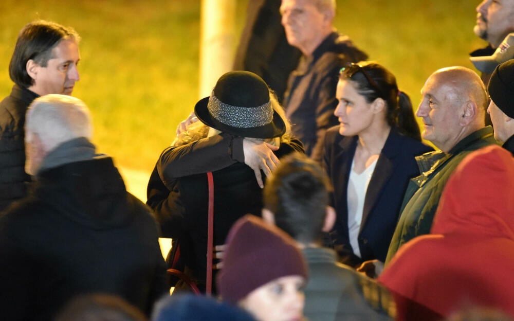 <p>Za municiju pronađenu kod Aca Đukanovića, advokat Martinović je kazao da su je najvjerovatnije zaboravili službenici Ministarstva unutrašnjih poslova (MUP) i Agencije za nacionalnu bezbjednost (ANB), koji su obezbjeđivali Mila Đukanovića</p>