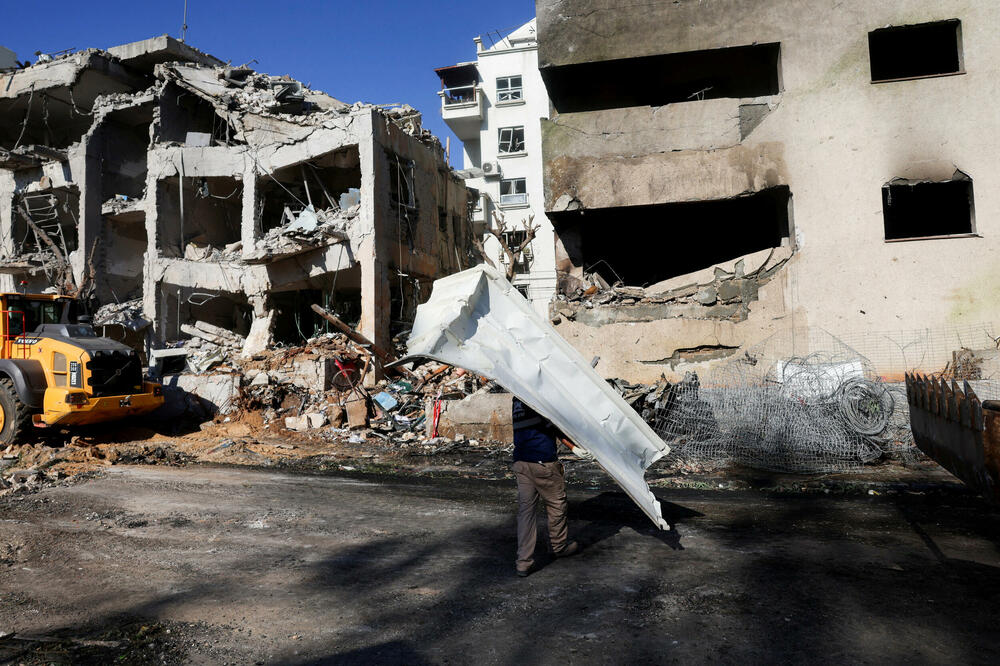 Detalj iz Tel Aviva nakon iranskog napada, Foto: REUTERS