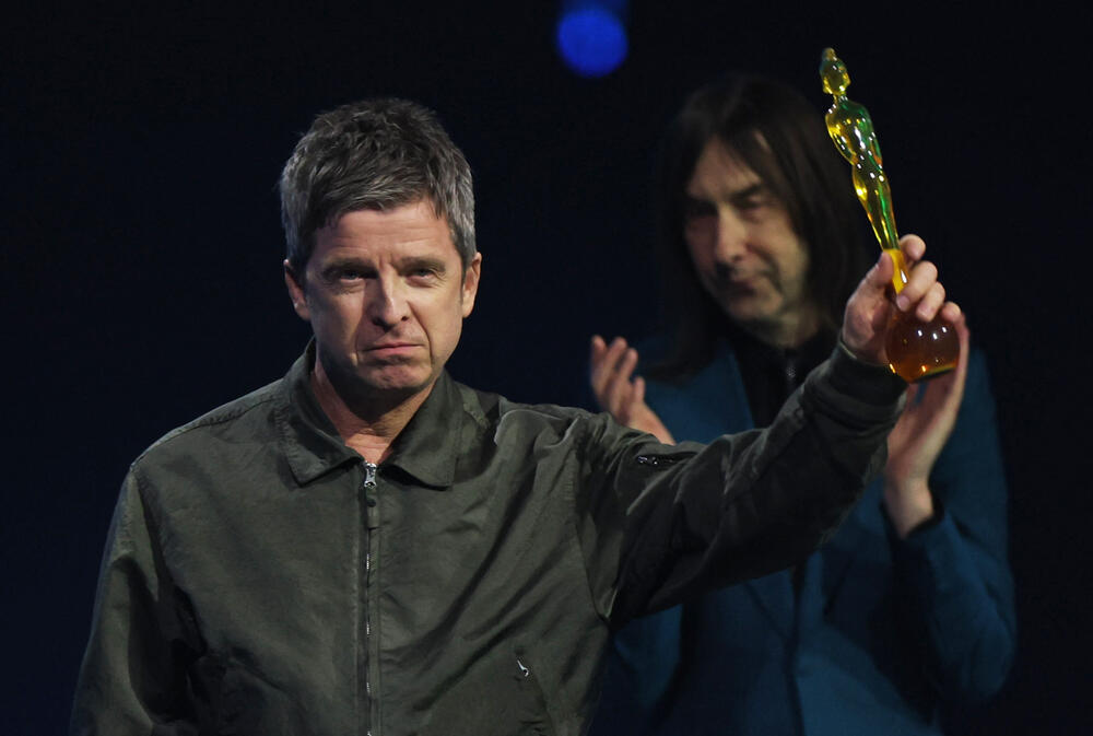 <p>Ova 26-godišnja pop zvijezda dobila je priznanja u kategorijama umjetnica godine, pjesma godine, najbolja pop izvođačica i najbolja britanska solistkinja</p>